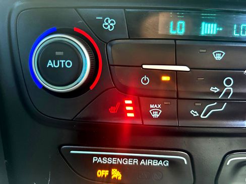 Used 2018 Ford Escape SE image 25