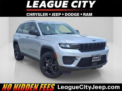 Used 2025 Jeep Grand Cherokee Altitude