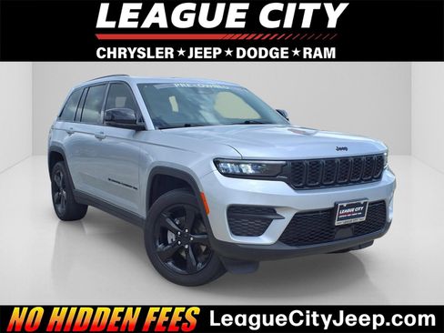 Used 2025 Jeep Grand Cherokee Altitude AWD/4WD image 1