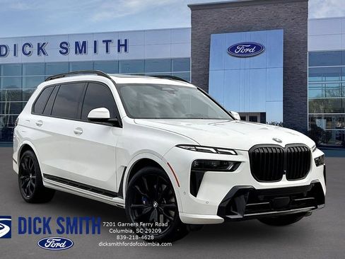 Used 2024 BMW X7 xDrive40i w/ M Sport Package AWD/4WD image 3
