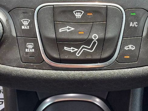 Used 2017 Chevrolet Malibu LT FWD image 19