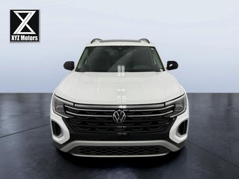 Used 2024 Volkswagen Atlas Peak Edition SE image 8