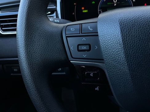 Used 2025 Toyota Camry LE image 32