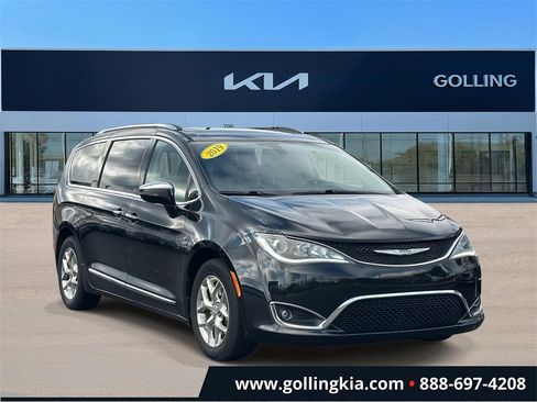 Used 2019 Chrysler Pacifica Limited image 1