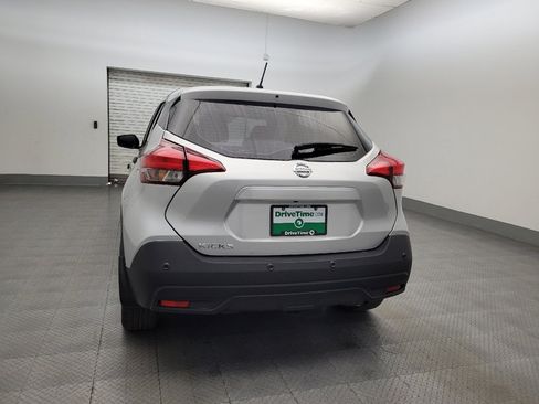Used 2020 Nissan Kicks S image 6