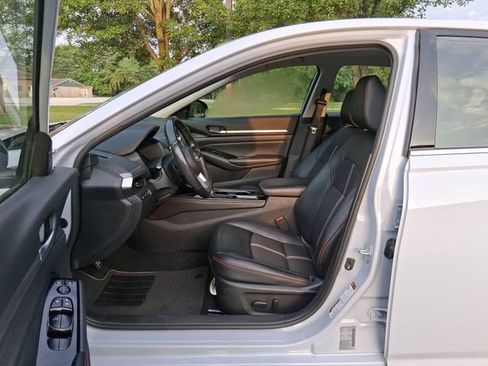Used 2024 Nissan Altima 2.5 SR FWD image 11
