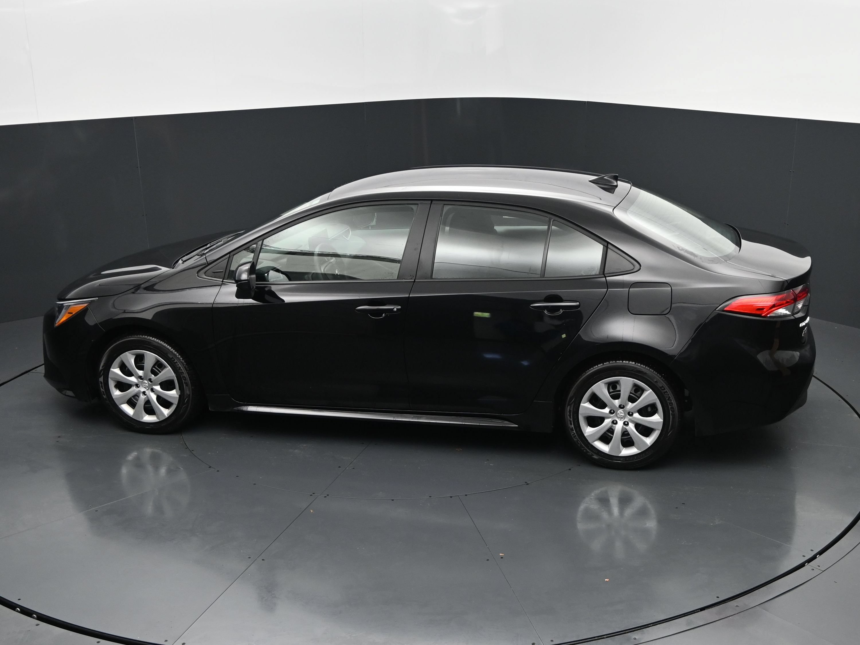Used 2026 Toyota Corolla LE FWD image 29
