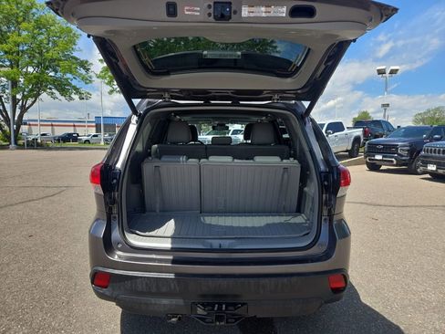 Used 2018 Toyota Highlander XLE AWD/4WD image 31