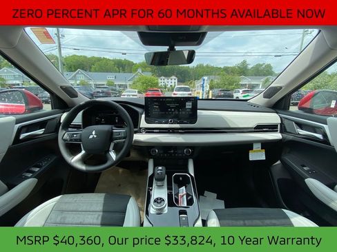 New 2025 Mitsubishi Outlander SE image 19