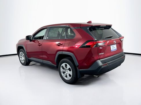 Used 2022 Toyota RAV4 LE image 7