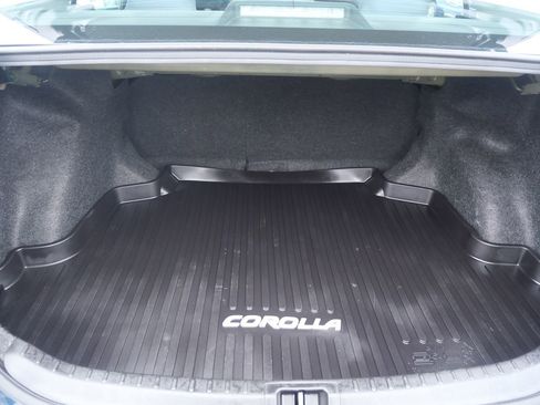 Used 2019 Toyota Corolla LE image 29