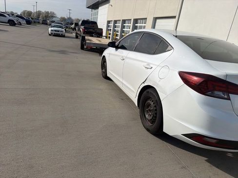 Used 2020 Hyundai Elantra SE image 6