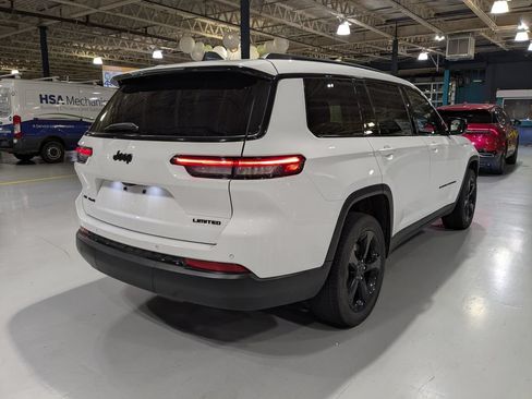 Used 2022 Jeep Grand Cherokee L Limited w/ Black Appearance Package AWD/4WD image 8