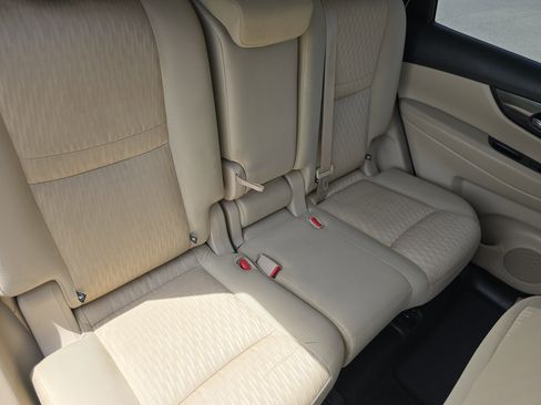 Used 2018 Nissan Rogue SV FWD image 24