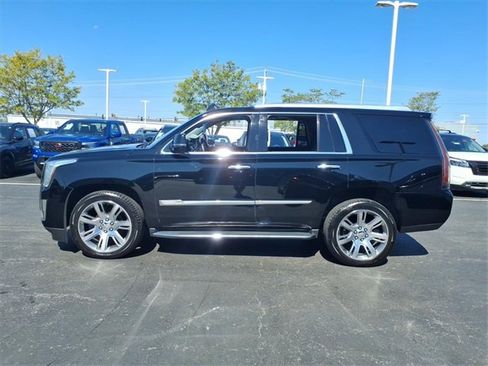 Used 2015 Cadillac Escalade Luxury image 3