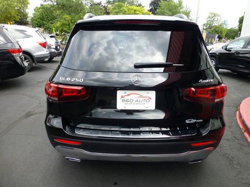 Used 2021 Mercedes-Benz GLB 250 4MATIC image 4