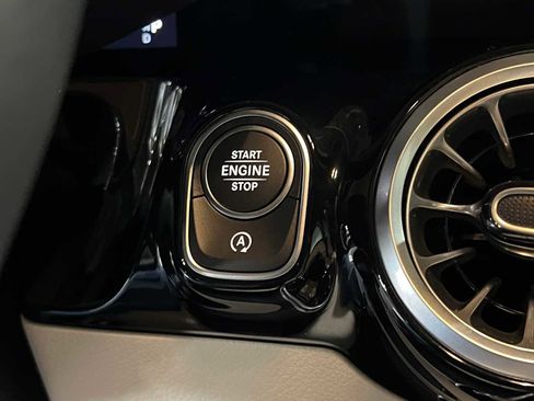 Used 2025 Mercedes-Benz GLA 250 4MATIC image 25