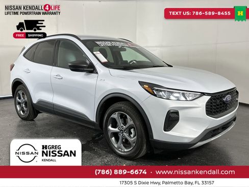 Used 2025 Ford Escape ST-Line image 2