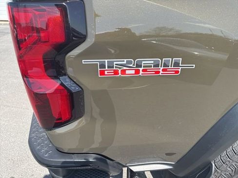 Used 2025 Chevrolet Colorado Trail Boss image 5