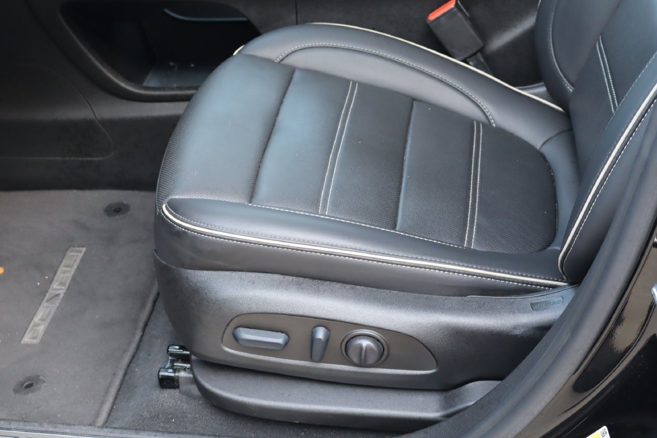 Used 2022 GMC Acadia Denali w/ Trailering Package FWD image 16