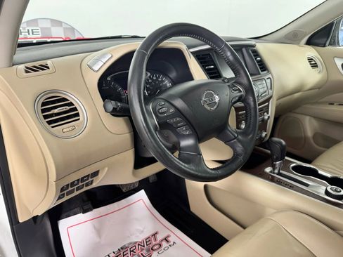 Used 2018 Nissan Pathfinder Platinum image 10