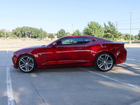 Used 2017 Chevrolet Camaro LT RWD image 4