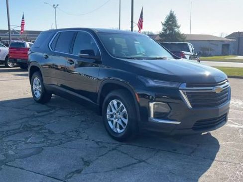 Used 2023 Chevrolet Traverse LS w/ Safety Package FWD image 3