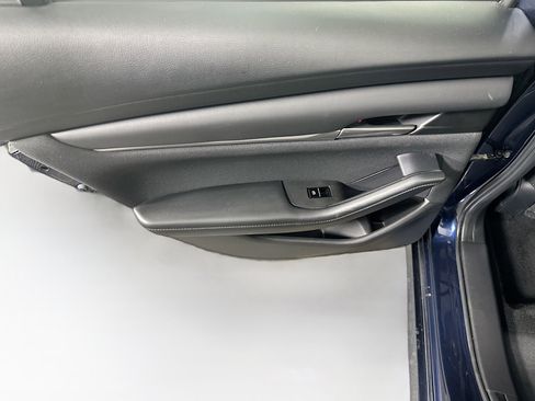 Used 2020 MAZDA MAZDA3 Sedan image 25