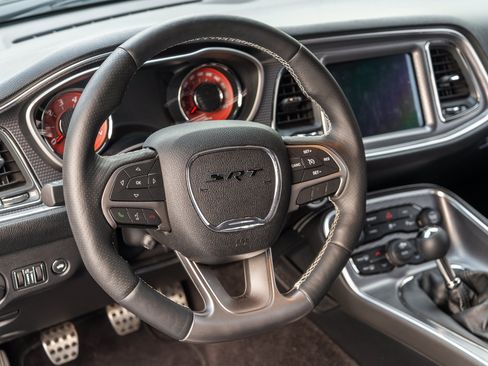 Used 2016 Dodge Challenger SRT Hellcat RWD image 12