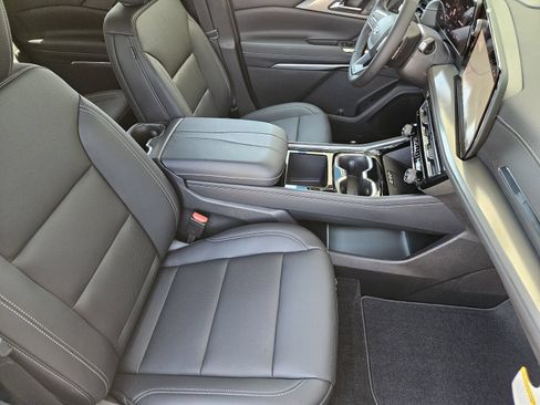 New 2027 Chevrolet Traverse LT w/ Midnight/Sport Edition FWD image 15