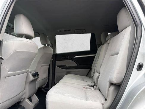 Used 2019 Toyota Highlander LE image 22