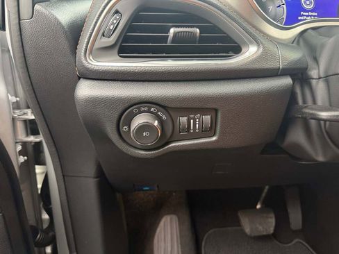 New 2026 Chrysler Pacifica Pinnacle image 31