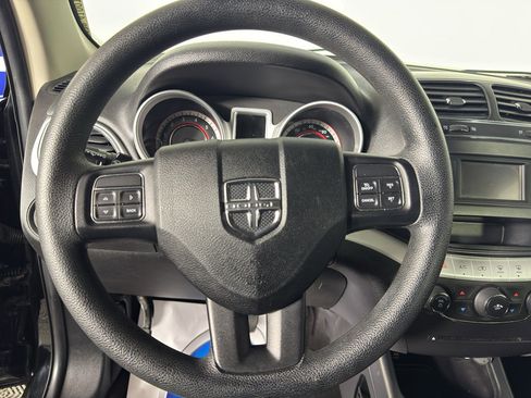 Used 2018 Dodge Journey SE image 19