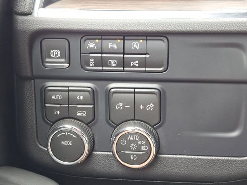 Used 2026 Chevrolet Tahoe Premier AWD/4WD image 17