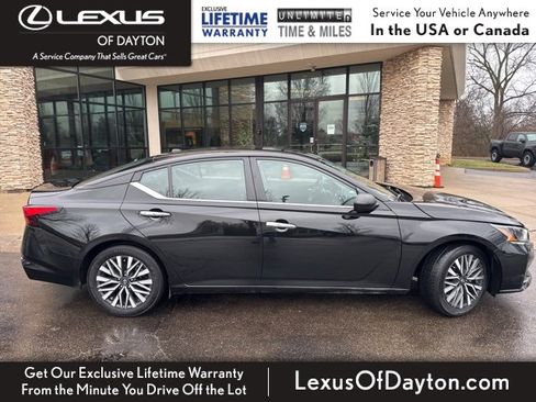 Used 2024 Nissan Altima 2.5 SV image 2