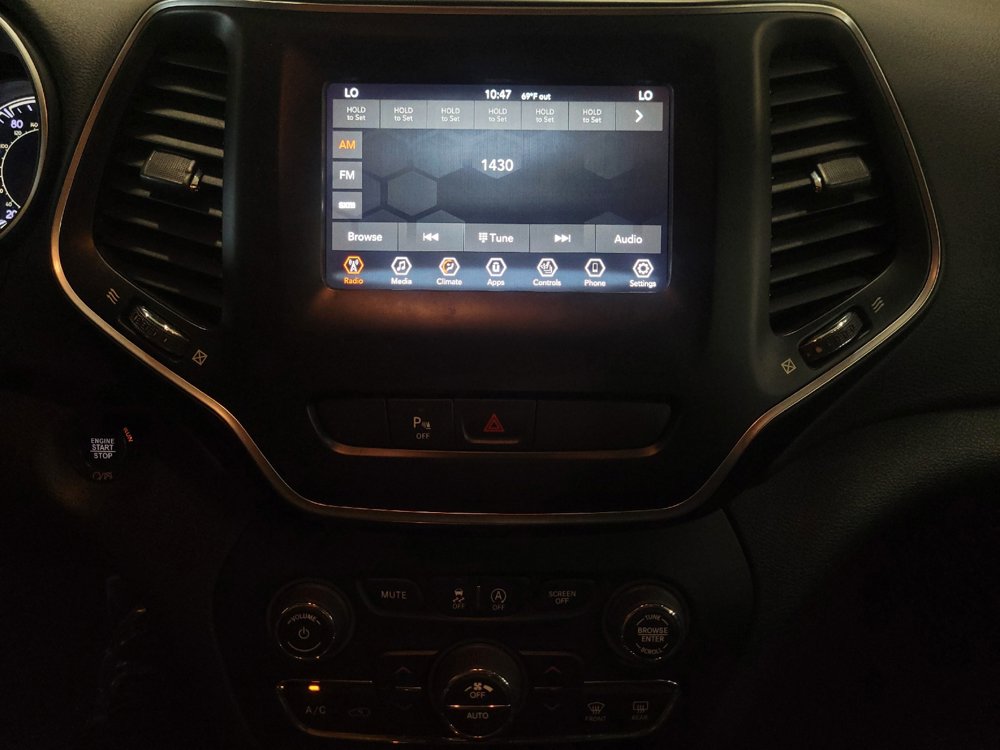 Used 2019 Jeep Cherokee Latitude Plus AWD/4WD image 25