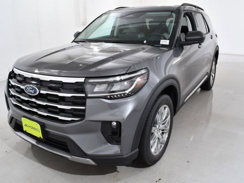 New 2025 Ford Explorer Active w/ Active Comfort Package image 2