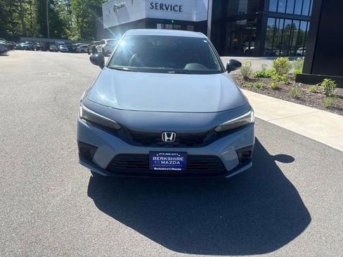 Used 2023 Honda Civic Sport image 2