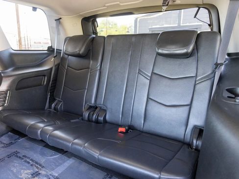 Used 2017 Cadillac Escalade Luxury image 13