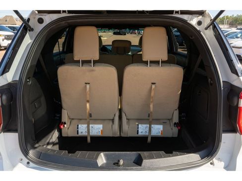 Used 2017 Ford Explorer XLT image 14