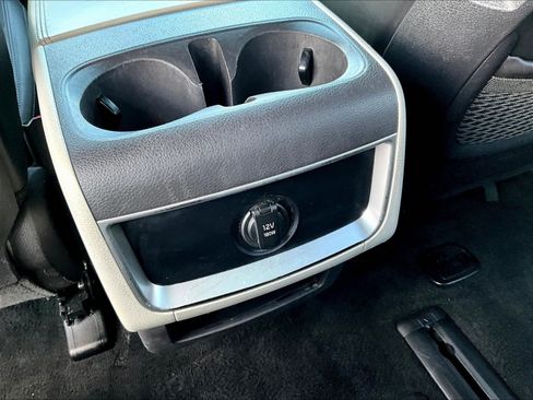 Used 2022 Kia Carnival LX FWD image 10