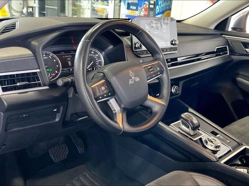 Used 2024 Mitsubishi Outlander SE FWD image 4