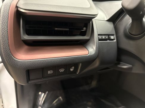 Used 2025 Toyota Prius Plug-In Hybrid image 43