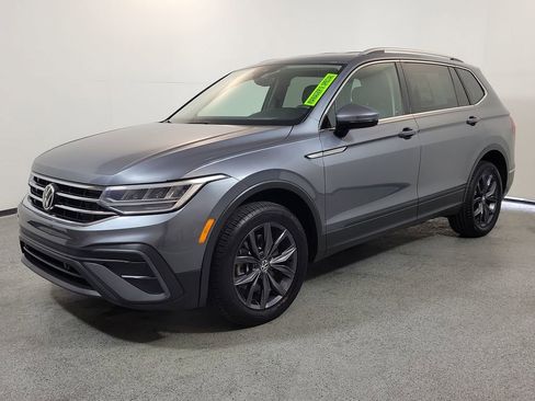 Used 2023 Volkswagen Tiguan SE FWD image 3