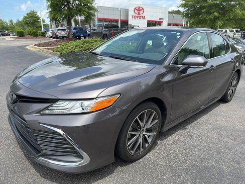 Used 2023 Toyota Camry XLE w/ Navigation Package FWD image 1