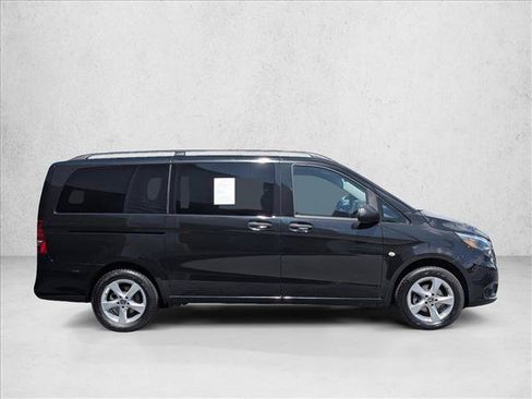 Used 2018 Mercedes-Benz Metris Passenger image 4