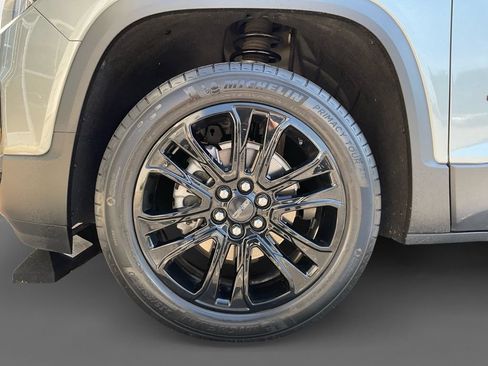 Used 2023 GMC Acadia SLE w/ Elevation Edition FWD image 15