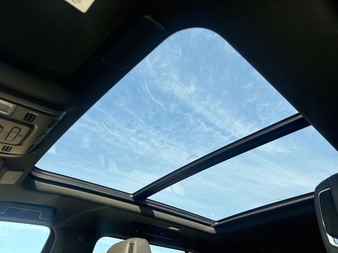 Certified 2024 Cadillac Escalade ESV Premium Luxury image 22