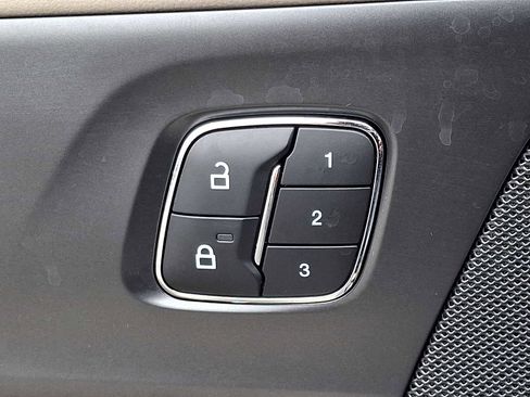 Used 2024 Lincoln Nautilus Premier image 26