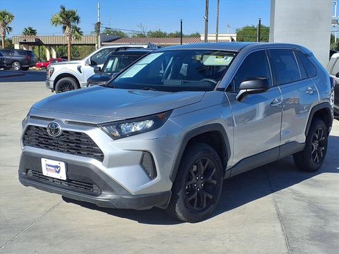 Used 2022 Toyota RAV4 LE image 3
